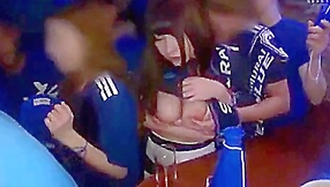 Bonita Novia es follada al frente de su novio Tonto VER Completo Bonita Novia es follada al frente de su novio Tonto VER Completo