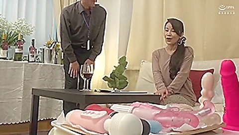 VE2304- A Mature Wife Who Picked Up Girls Secretly Masturbates With A Vibrator On The Desk VE2304- A Mature Wife Who Picked Up Girls Secretly Masturbates With A Vibrator On The Desk