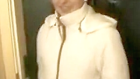 Un gars baise deux jeunes nanas russes bisexuelles dans Step son appart Un gars baise deux jeunes nanas russes bisexuelles dans Step son appart