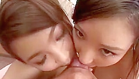 Un mec baise 3 puis 6 filles japonaises bisexuelles Un mec baise 3 puis 6 filles japonaises bisexuelles