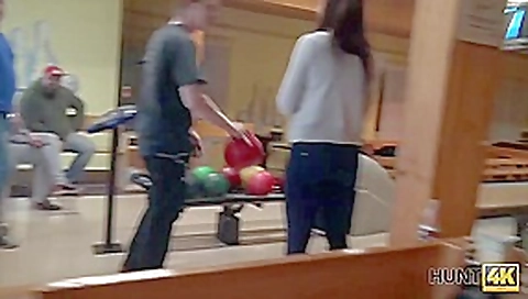 HUNT4K. Dude sells girlfriend's twat to guy and continues to play HUNT4K. Dude sells girlfriend's twat to guy and continues to play